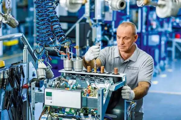 Tecnico Vaillant al lavoro